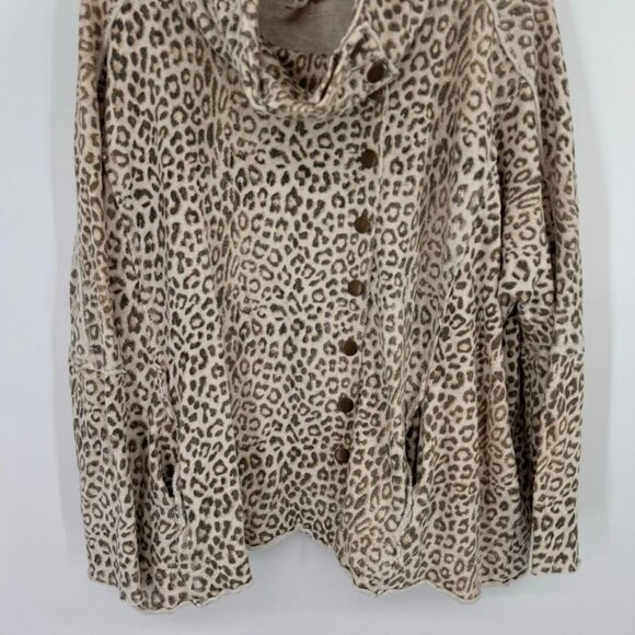 We The Free Womens Leopard Print top jacket Cardigan size Medium knit Cotton - Picture 4 of 16